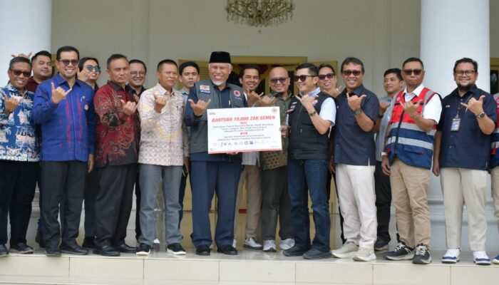Dukung Sumbar Bangkit Pascabencana, SIG Group dan 11 Distributor Bantu 10.000 Zak Semen