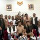 Bupati Solok Jon Firman Pandu, ketua KONI Sumbar Hamdanus beserta jajaran, penggurus KONI Kabupaten Solok foto bersama usai membahas Porprov, Juni-Juli 2026. (Foto KONI Sumbar)