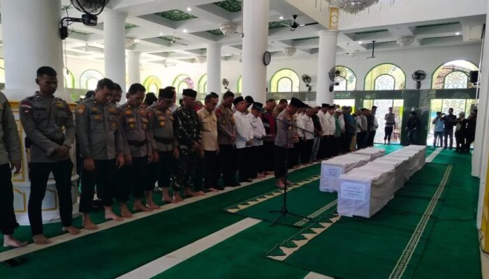 Enam Jenazah Korban Banjir Bandang di Agam Dimakamkan Secara Massal