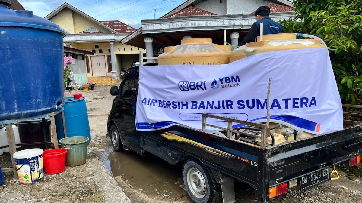 Bantuan air bersih dari BRI untuk korban banjir Sumatera Barat. (dok. istimewa)