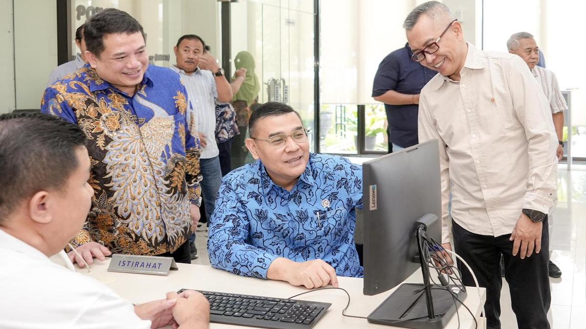 Wamen Ossy Darmawan melihat pemutakhiran data pertanahan. (dok. istimewa)